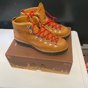 mens danner cascade boot new mens 9.5 ee us